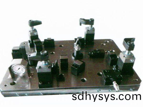 齒輪(lun)室罩(zhao)蓋液(ye)壓(ya)裌(jia)具